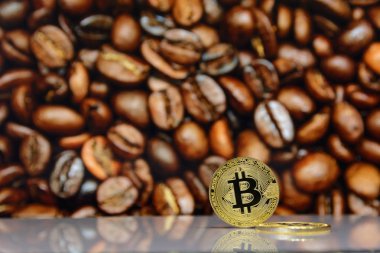 Altın bitcoin görünümü arka plan, cryptocurrency kavramı üzerine kadar kapatın