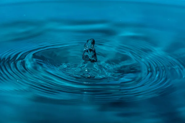 Tropfen Sauberen Blauen Wassers — Stockfoto