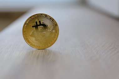Altın bitcoin görünümü arka plan, cryptocurrency kavramı üzerine kadar kapatın