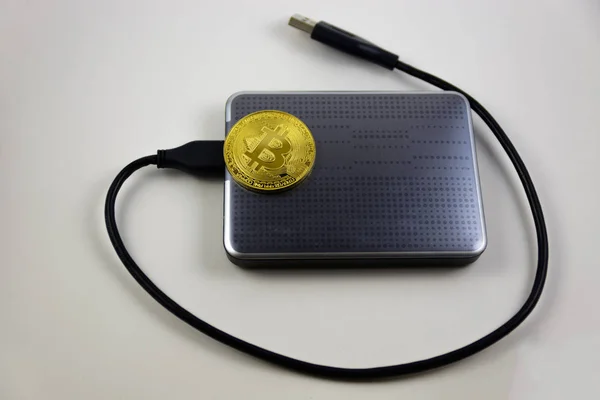 Altın Bitcoin Yalan Üstünde Sert Yuvarlak Yüzey — Stok fotoğraf
