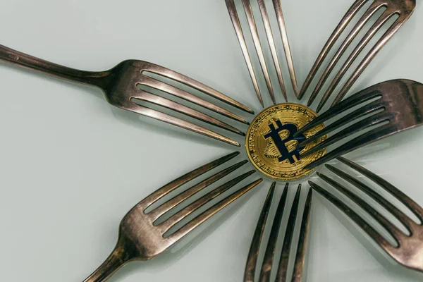 Bitcoin Zlaté Stříbrné Vidličky Okolí — Stock fotografie