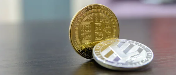 Goldener Bitcoin Mit Silbernem Litecin — Stockfoto