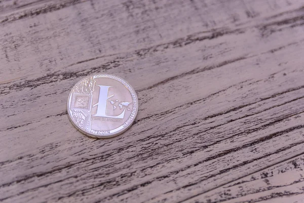 Srebrny Litecoin Podłoże Drewniane — Zdjęcie stockowe