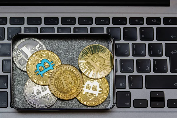 Bitcoins para arka plan üzerinde 