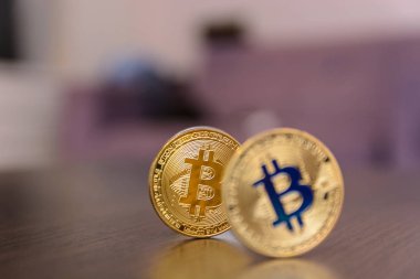  zemin üzerine altın bitcoin para