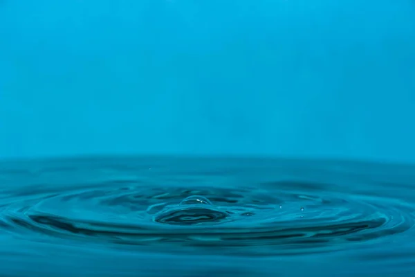 Σταγόνα Καθαρό Μπλε Νερό — Φωτογραφία Αρχείου
