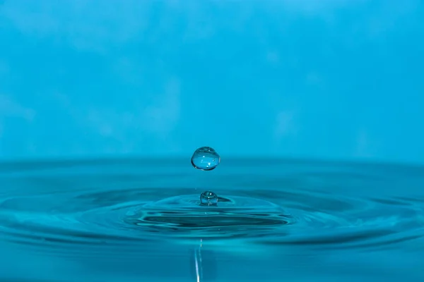 Csepp Tiszta Kék Víz — Stock Fotó