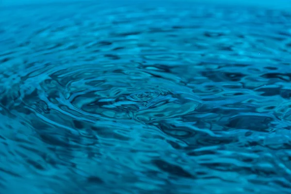 Капля Чистой Голубой Воды — стоковое фото