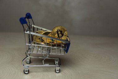  Altın bitcoins ve alışveriş arabası