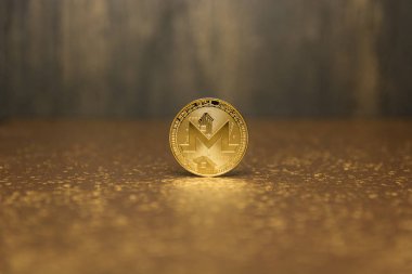  altın zemin üzerine altın monero