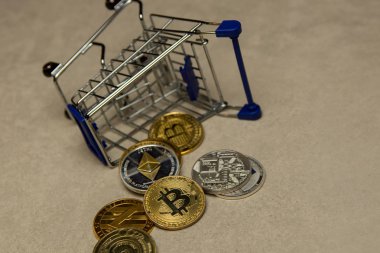  Altın bitcoins ve alışveriş arabası