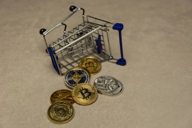  Altın bitcoins ve alışveriş arabası