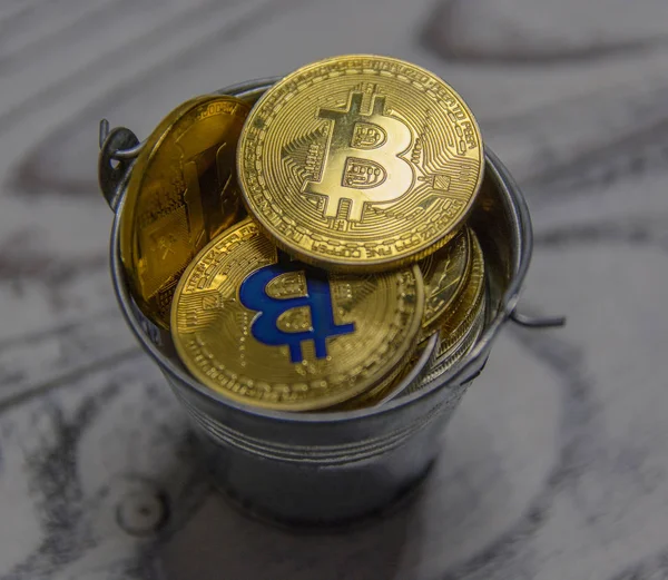 Golden Bitcoin Other Crypto Currency Toy Metal Bucket — Stock Photo, Image