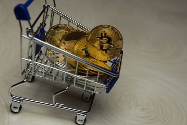  Altın bitcoins ve alışveriş arabası