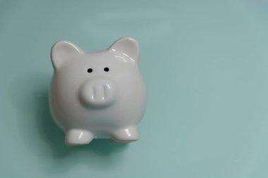 Seramik kumbara izole