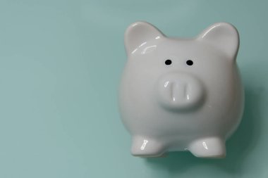 Seramik kumbara izole