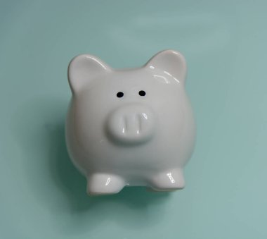 Seramik kumbara izole