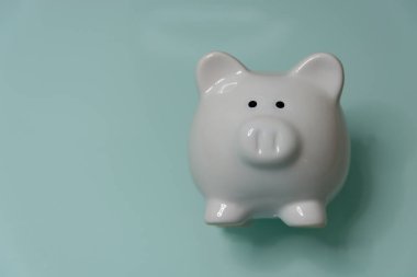 Seramik kumbara izole