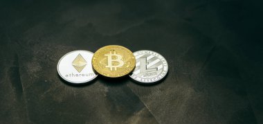  Bitcoin, litecoin ve ethereum yalan koyu arka plan üzerine