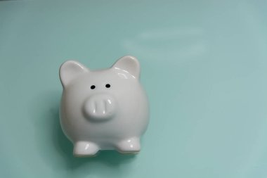 Seramik kumbara izole