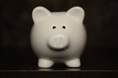 Seramik kumbara izole