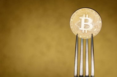 Bitcoin - gümüş çatal ile kripto para birimi