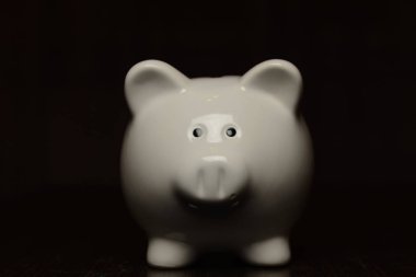 Seramik kumbara izole