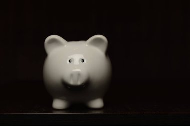 Seramik kumbara izole