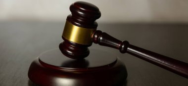 Yargıç tokmak arka plan üzerinde