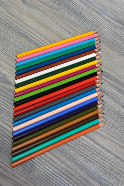 Színes Ceruzák Fából Készült Háttéren — Stock Fotó