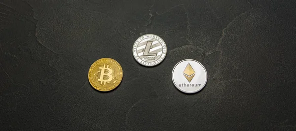 Bitcoins Litecoin Και Ethereum Στο Παλιό Ξύλινο Φόντο — Φωτογραφία Αρχείου