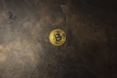  Altın bitcoin yalan arka plan üzerine
