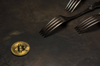  Gümüş çatal yalanla Bitcoin