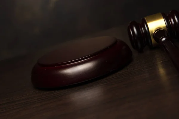 Judge Gavel Wooden Background — Stock Photo, Image
