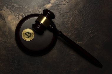  Yargıç tokmak agen zemin üzerine altın bitcoin yalan