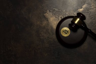  Yargıç tokmak agen zemin üzerine altın bitcoin yalan