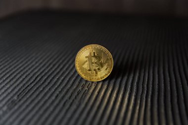  zemin üzerine altın bitcoin