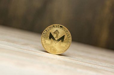  arka plan maded üzerinden dekoratif sıva üzerinde altın monero