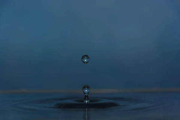 一滴水的干净的水 — 图库照片