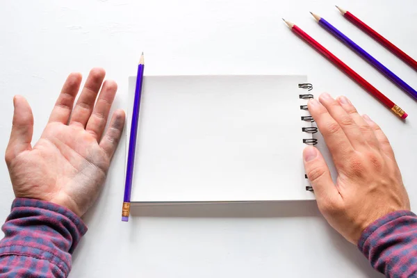 Smutsig Vänster Hand Efter Skrivande Och Anteckningar Med Plats För — Stockfoto