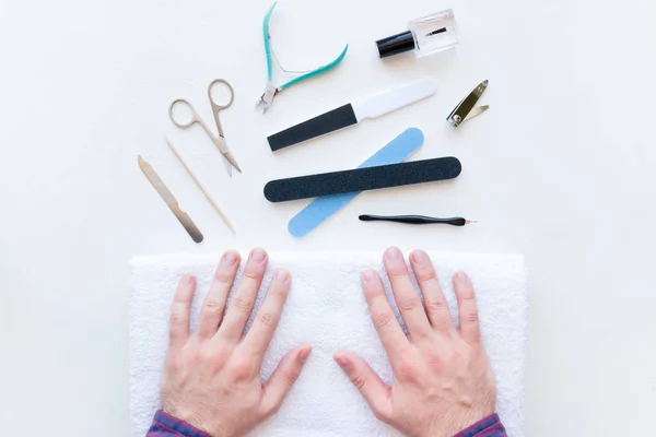 Uomo Nel Salone Manicure — Foto Stock