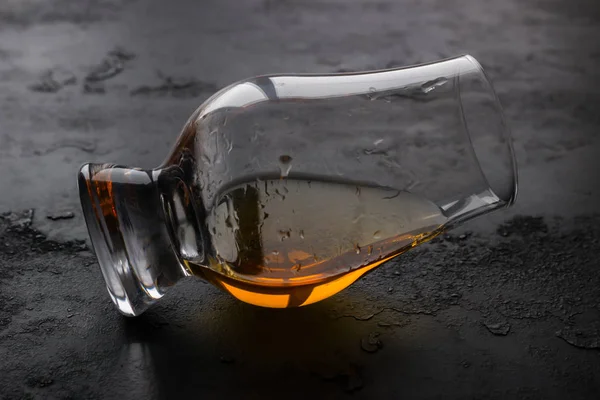 Primo Piano Vetro Whisky Uno Sfondo Nero — Foto Stock