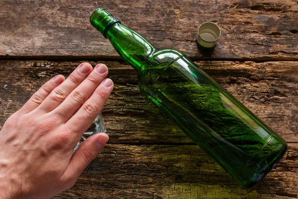 Bărbat Care Luptă Alcoolismul Refuză Alcoolul — Fotografie, imagine de stoc