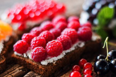 sandviç ile ahududu yakın çekim