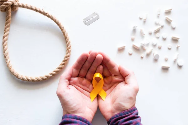 Soga Cuerda Píldoras Hoja Cinta Amarilla Símbolo Prevenir Suicidio — Foto de Stock