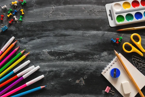 Conceitos Educação Escolar Acessórios Para Estudo Quadro Negro Com Espaço — Fotografia de Stock