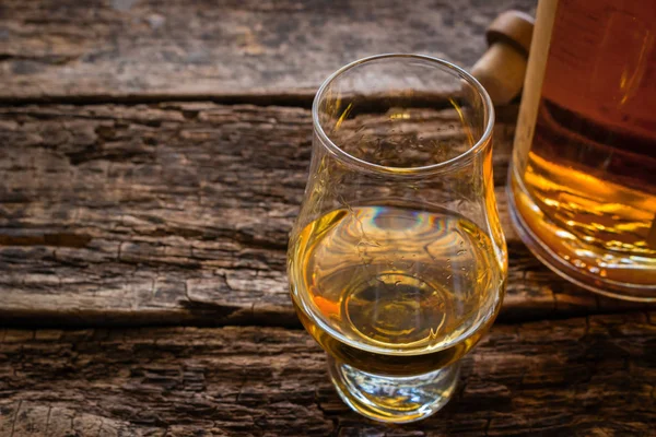 Bicchiere Whisky Glencairn Con Whisky Single Malt Con Spazio Testo — Foto Stock