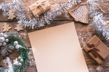 istek listesi Noel mektubu süslemeleri mockup ahşap zemin üzerine