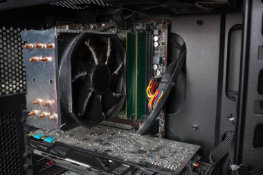 kişisel bilgisayar donanımı temizlik gerektirir. Cpu fanı yakın çekim