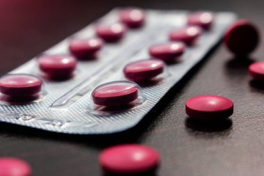 Kırmızı hapları yakın çekim